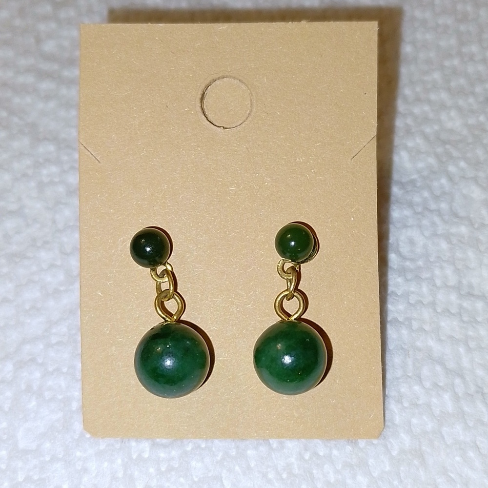 *3/$20* New Vintage Jade Gem Stone pierced dangle earrings